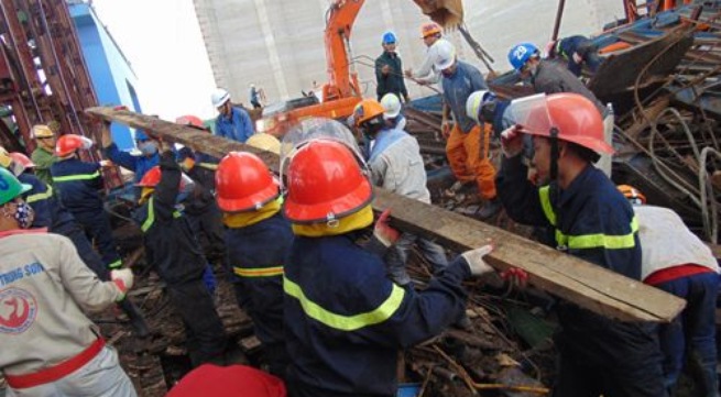 sập giàn giáo hầm cỗ mã